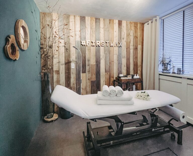 Permanent laser ontharen van de benen met de Soprano Titanium bij First Wax